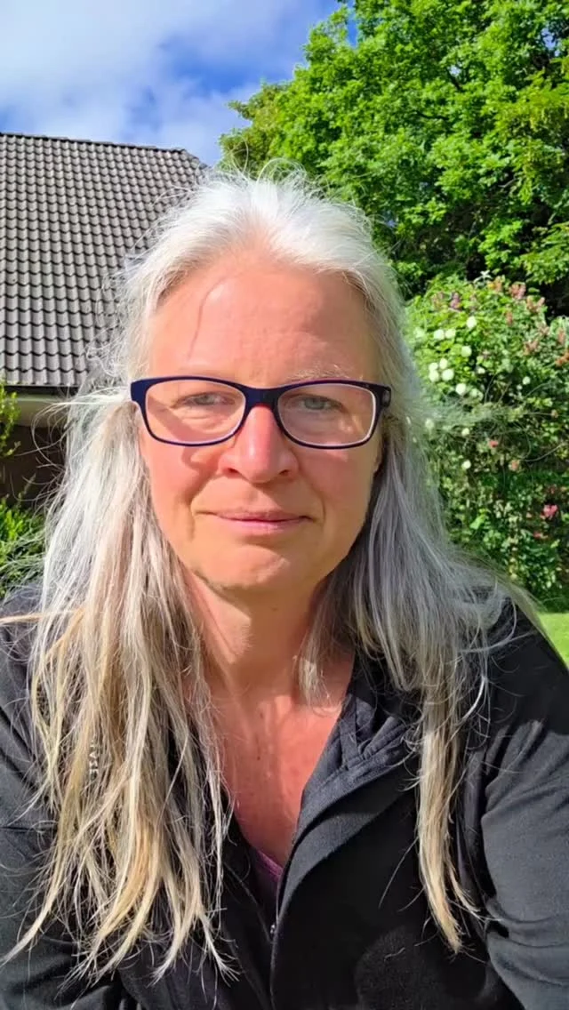 Hundebegegnungen müssen nicht perfekt sein.
Aber Menschen und Hunde dürfen lernen, sich darin sicherer, klarer und wohler zu fühlen 🐾
In unserem Seminar geht es nicht um Druck oder „da müssen die durch“, sondern um faire Begleitung, geschützte Rahmenbedingungen und alltagstaugliche Wege im Umgang mit Hundebegegnungen.
Hunde dürfen Abstand brauchen.
Menschen dürfen Fragen stellen.
Und niemand muss einfach funktionieren.
📍Bei Husum
📅 06.–07. Juni 2026
mit Gerd Schreiber @hundetraining_hund_und_wir
Infos & Anmeldung über den Link im Profil

#seminar#Hundebegegnung #Hundetraining #HundeVerstehen #Hundeverhalten #KörperspracheHund #Bedürfnisorientiert #PositiveReinforcement #GewaltfreiTrainieren #FairTrainieren #Hundealltag #Friesendogs #Hundeschule #Husum #SchleswigHolstein #IBH #LernenMitHund #AlltagMitHund #Hundehalter #StressBeimHund #SouveränitätMitHund